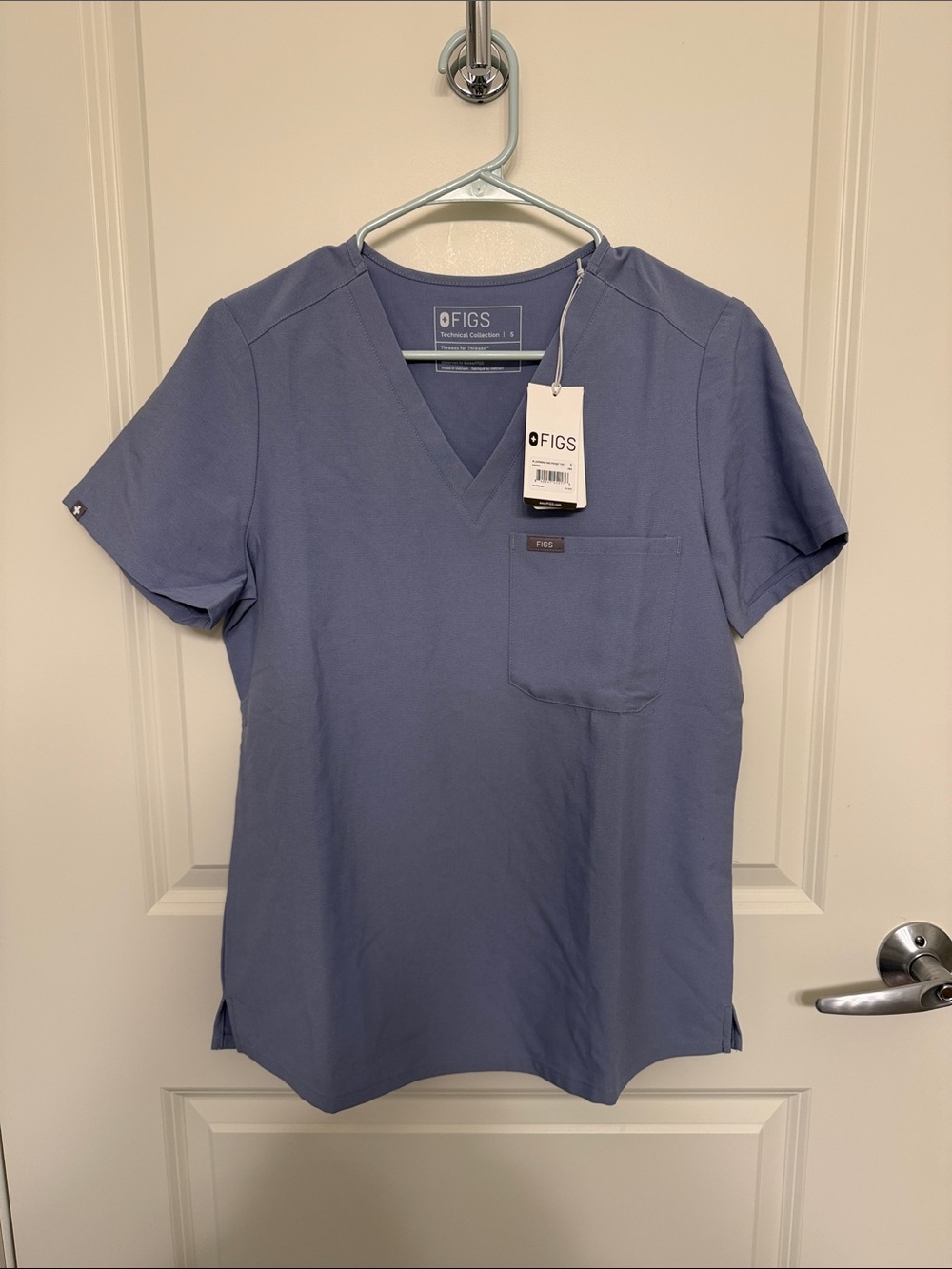 Figs Women’s Short-Sleeve V-Neck Scrub Top